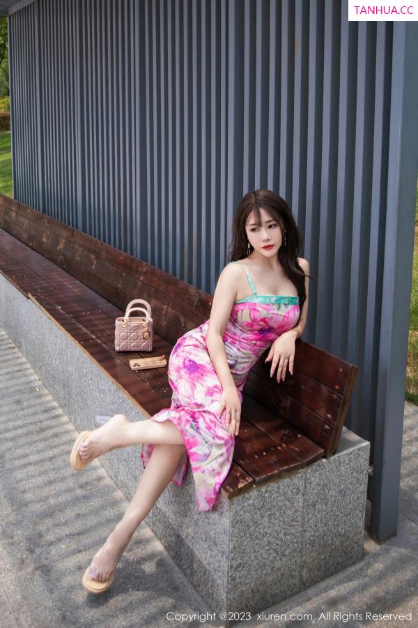   [XiuRen]高清写真图 2023.07.12 No.7065 严利娅Yuliya 网红情人裙第19张图片